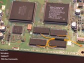 Una PlayStation 1 con una modificación de 16 MB de RAM