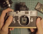 La Leica M2 puede transformarse en una cámara digital utilizando una Raspberry Pi. (Fuente de la imagen: Michael Suguitan)