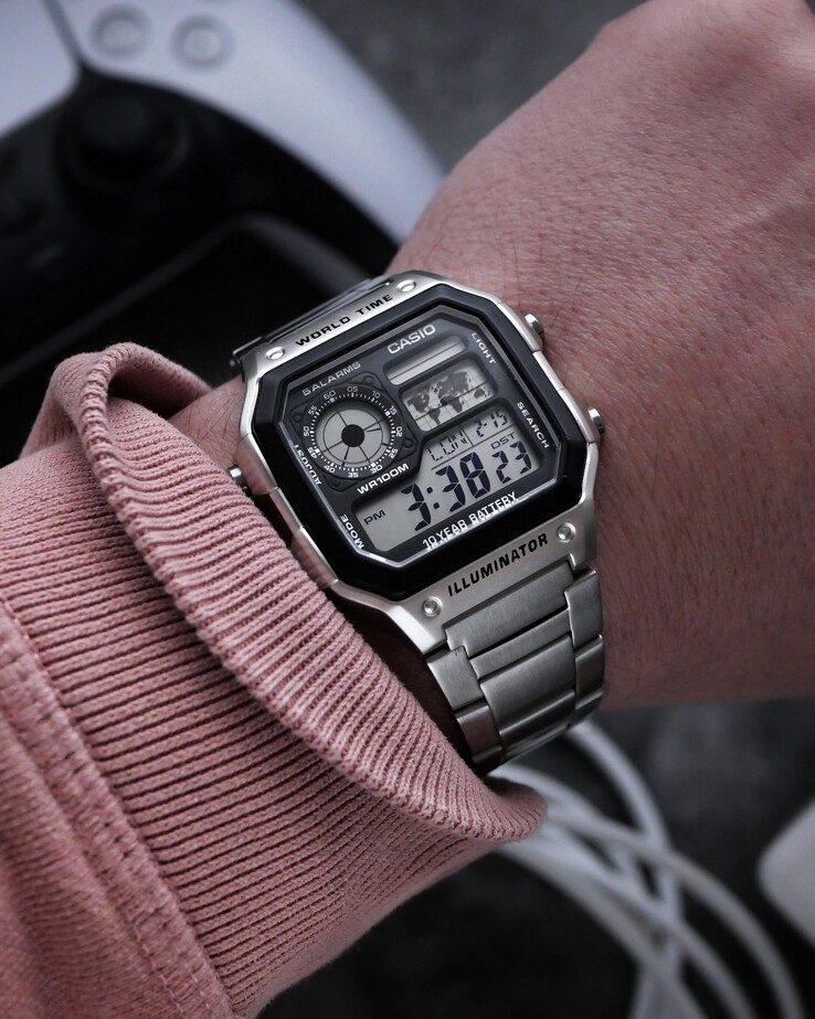 El Casio AE-1200WH con la pulsera de acero inoxidable en lugar de la nueva pulsera de cuero. (Fuente de la imagen: Casio)