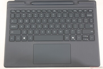 Disposición de teclas idéntica a la del teclado desmontable Latitude 7320. La retroiluminación blanca de dos niveles viene de serie