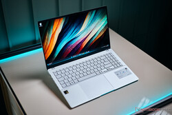 En revisión: Asus Vivobook S 15 OLED. Dispositivo de prueba proporcionado por: Asus Alemania