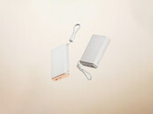 Los dos nuevos cargadores portátiles tienen capacidades nominales de 15 000 mAh y 20 000 mAh. En la imagen: los dos nuevos modelos.