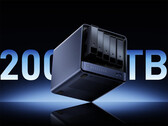 La configuración con 128 GB de RAM unificada permite ejecutar localmente modelos de clase 120B. En la imagen: una fotografía promocional que destaca la capacidad total de almacenamiento del NAS.