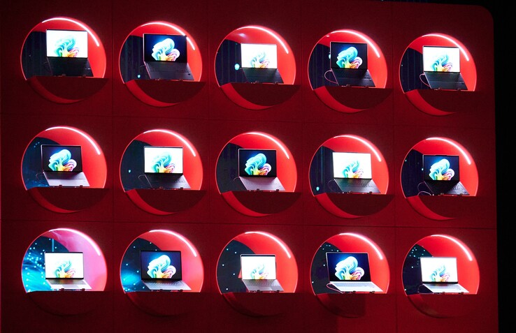 Una selección impresionantemente amplia de portátiles Snapdragon. (Foto: Andreas Sebayang/Notebookcheck.com)