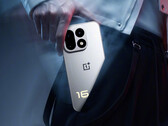 El OnePlus 16 podría convertirse en uno de los dispositivos con mayor puntuación en la próxima clasificación de AnTuTu. En la imagen: una imagen promocional del teléfono.