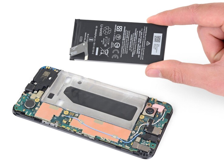 Sustituir la batería del Google Pixel 4a lleva unas dos horas, según iFixit (Fuente de la imagen: iFixit)