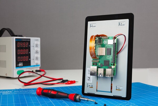 La Raspberry Pi Touch Display 2 es una pantalla vertical que ofrece una resolución mejorada de 1280x720 (Fuente de la imagen: Raspberry Pi.)