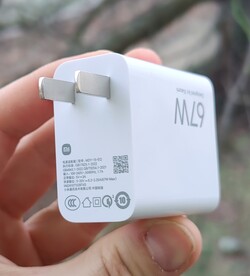 Adaptador de corriente de la Xiaomi Pad 7 Pro (fuente de la imagen: Marcus Herbrich)