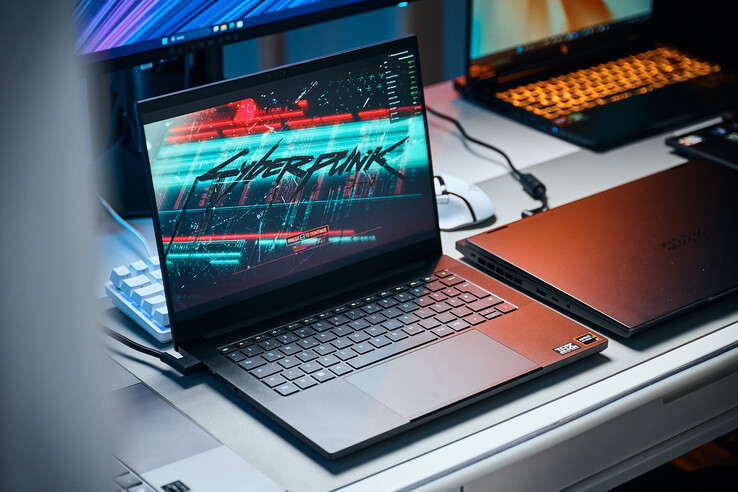 Razer Blade 14 ejecutando Cyberpunk 2077.