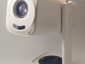 El proyector portátil Yaber T1 Pro viene con una práctica correa de transporte. (Fuente de la imagen: Notebookcheck)