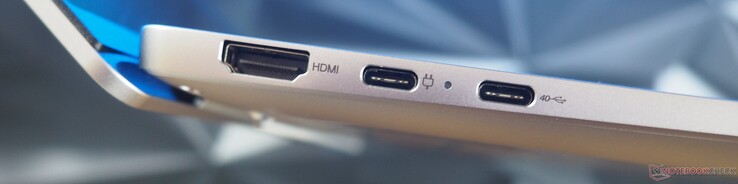 Lado izquierdo: HDMI 2.1, USB-A 3.2 Gen 1 (DisplayPort 1.4, PowerDelivery), USB-C 4.0 (DisplayPort 1.4, PowerDelivery)