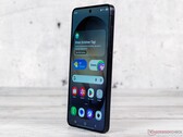 Se espera que el sucesor del Galaxy S26 de la imagen utilice una cámara frontal anticuada.