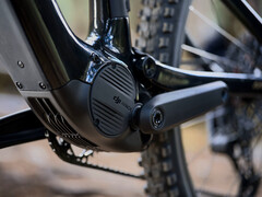 El sistema de propulsión DJI Avinox hace su debut en la eMTB con la Amflow PL, concebida como una bicicleta eléctrica de montaña de carbono ligera y con mucha potencia. (Fuente de la imagen: DJI)