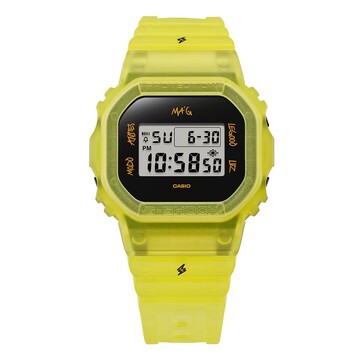 El Casio G-Shock DWE-5600JB-1A9 con correa amarilla...