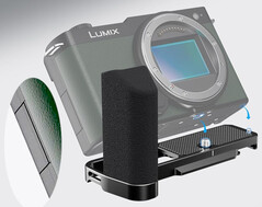 El lado derecho de la Lumix S9 tiene s puerta que cubre la tarjeta SD (Fuente de la imagen: Amazon)