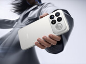 El Redmi K100 Pro Max cuenta con un sistema de altavoces de 2.1 canales con tecnología Sound by Bose. En la imagen: una fotografía promocional del teléfono en la que se muestra su parte trasera.