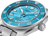 Primer plano del Seiko Prospex 1965 Heritage Diver, en el que se aprecian su esfera azul, el indicador de fecha, las agujas y los índices luminosos, así como la caja de acero inoxidable.