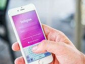 Teléfono inteligente en el que se ejecuta la aplicación de Instagram