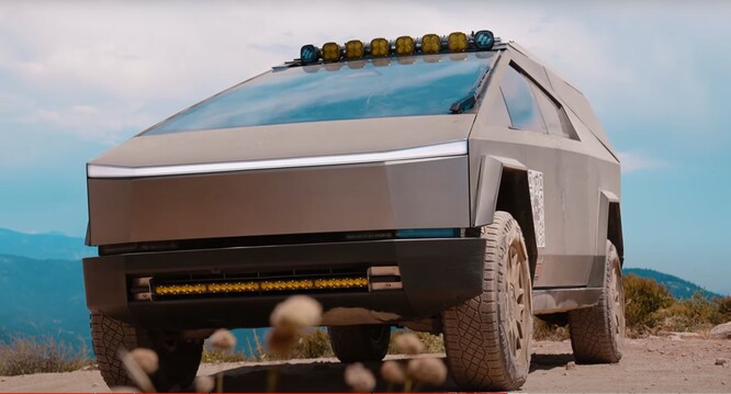 El Cybertruck completó la prueba y consiguió impresionar al presentador. (Fuente de la imagen: Wild Horses Off-Road vía YouTube)