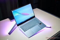 El Samsung Galaxy Book4 Edge parece rendir mejor con AirJet en comparación con los ventiladores tradicionales. (Fuente de la imagen: Notebookcheck)