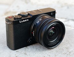 Panasonic ha anunciado un zoom de kit más compacto para la Lumix S9. (Fuente de la imagen: Panasonic)