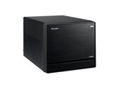 La imagen muestra una vista frontal del Shuttle XPC Mini PC, que parece un cubo negro con un diseño minimalista.