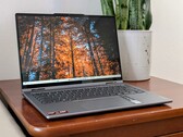 Análisis del Lenovo Yoga 7 2 en 1 14AHP9: Rápido convertible de gama media lastrado por una pantalla débil