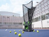 El robot de tenis Acemate S10 Pro puede realizar ejercicios de entrenamiento, intercambiar pelotas y devolver golpes en pistas de tierra batida, hierba y superficie dura.