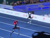 Los modelos chinos Tiangong Ultra (a la derecha) y Honor Lightning (a la izquierda) batieron el récord mundial de Usain Bolt en los 100 metros.