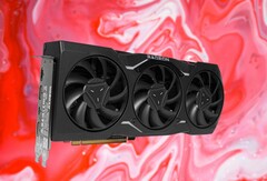 La AMD RX 7900 XTX basada en Navi 31 se lanzó en diciembre de 2022 a un PVPR de 999 dólares. (Fuente de la imagen: Notebookcheck, Briana Graham, editado)