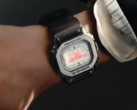 El reloj C2H4 x Casio G-Shock G-5600 Edición "La era espacial" tiene un bisel de acero inoxidable. (Fuente de la imagen: C2H4)