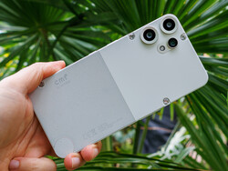 El Phone 2 Pro es un teléfono muy bueno por menos de 300 dólares (Fuente de la imagen: Daniel Schmidt)