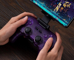 8BitDo vende ahora la versión púrpura translúcida de la Pro 2 con joysticks de efecto Hall. (Fuente de la imagen: 8BitDo)