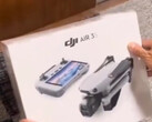 DJI venderá la Air 3S con numerosos accesorios en un combo Fly More. (Fuente de la imagen: vía @Quadro_News)