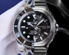 El Rolex Submariner, un popular reloj mecánico (izquierda), y el reloj de cuarzo Casio GMC-B2100D-1A (derecha). (Fuente de la imagen: Merit Trends y Casio - Editado)