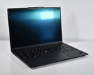 Incorporaciones sorprendentes: Lenovo lanza oficialmente más opciones para el ThinkPad X1 Carbon Gen 13 (imagen: Portátil Lenovo ThinkPad X1 Carbon Gen 13, fuente de la imagen: Benjamin Herzig/Notebookcheck.net)