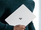 El nuevo Surface Laptop de 13 pulgadas de Microsoft incorpora la plataforma Panther Lake de Intel.