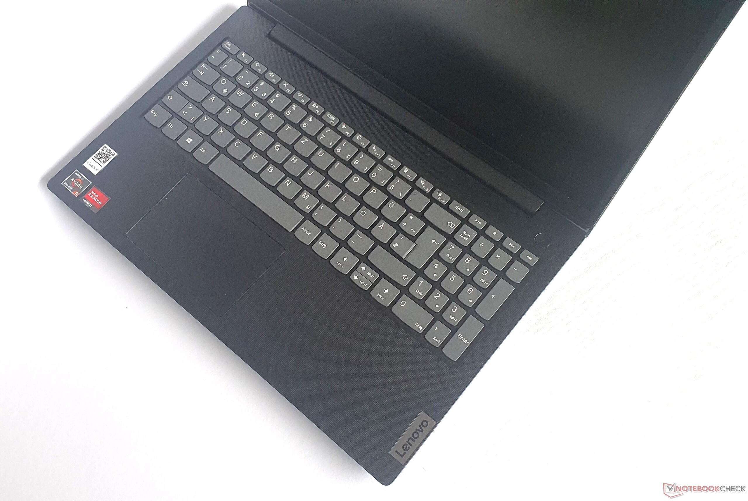 El Corte Inglés tiene este portátil de Lenovo con pantalla táctil y lector  de huellas por 850 euros menos