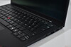 Lenovo ThinkPad X1 Carbon Gen 13 Aura Edition: lado derecho