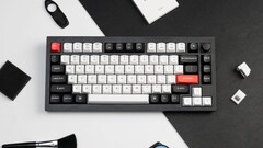 El Keychron Q1 HE blanco y negro ya está disponible en Best Buy. (Fuente de la imagen: Keychron)