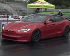 El Tesla Model S Plaid ya es tan rápido como un guepardo a la caza, pero Miguel Roy tuvo que llevarlo un paso más allá. (Fuente de la imagen: DragTimes vía YouTube)