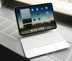 Applela tableta plegable del fabricante podría ser casi tan grande como dos iPad Pro uno al lado del otro. En la imagen - iPad Pro M4 (Fuente de la imagen: ZDNet)