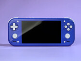 La RG 55G1 presenta un diseño similar al de la Switch Lite. En la imagen: la consola portátil para videojuegos en color índigo.