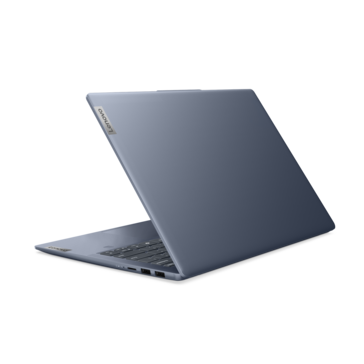 Lenovo aún se las arregló para meter dos puertos USB Tipo-A en su IdeaPad Slim 5x. (Fuente de la imagen: Lenovo)