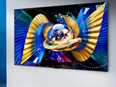 El C10M cuenta con 2.304 zonas de atenuación local, con una zona de atenuación por cada LED, además de un chip de control conjunto de color y luz con IA que se encarga del procesamiento.