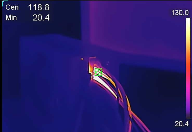 Imagen de la cámara térmica de la RTX 5090 en el lado de la PSU (fuente de la imagen: Der8auer)