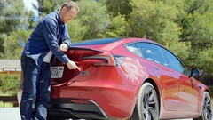 El Model 3 Performance supera sus propias estimaciones de autonomía (imagen: Top Gear/YT)