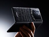 El Vertu AlphaFold está recubierto opcionalmente de piel de ternero o de aligátor.