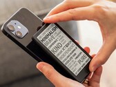 Con una pantalla de 4,3 pulgadas, el lector electrónico Xteink X4 Pro es extremadamente compacto.