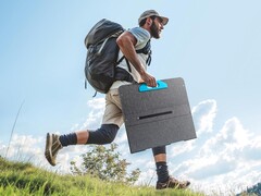 Los paneles solares Anker SOLIX PS100 y PS200 (arriba) ya están disponibles en Europa. (Fuente de la imagen: Anker)